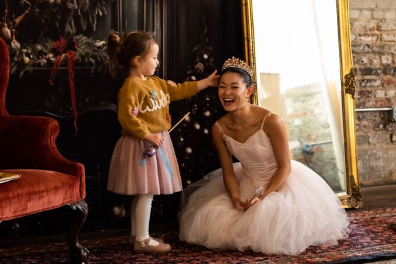 Little girl meeting a ballerina